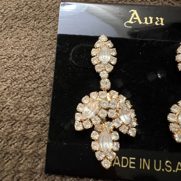 Formal/Prom Earring - Picture 2 of 3